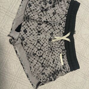 Vuori Black and Grey Clementine Short, 2.5, Size S